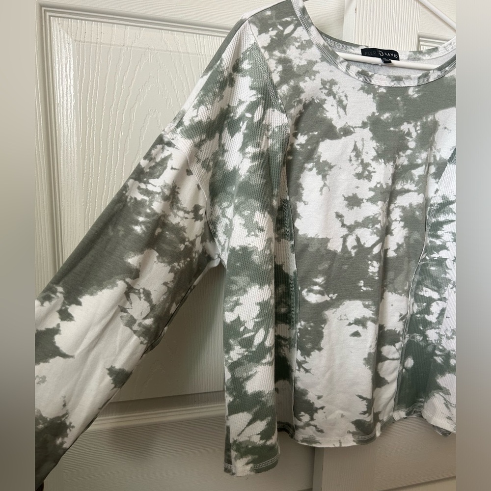 Fred David Green and White Tie-Dye Long Sleeve Top